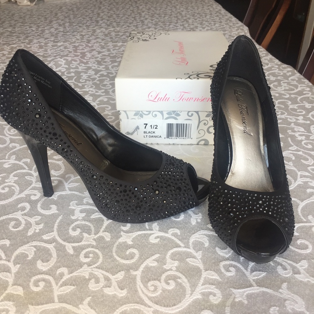 Lulu Townsend 7 1/2 black heels